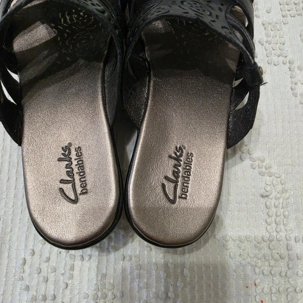 Clark's Women's Black Wedge Slip On Sandals Size 7.5 Medium Casual Versatile